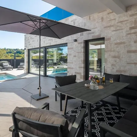 In With Sauna 라빈