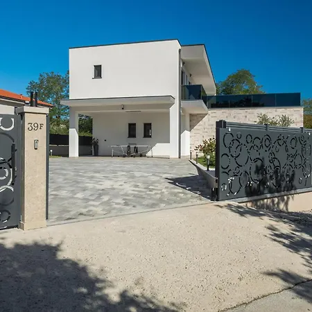 Дом отдыха In With Sauna *