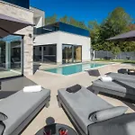 Сasa de vacaciones Luxurious In With Sauna *